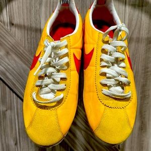 OG Nike Corte vintage for in thrift store